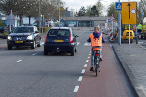Verkeer: lagere snelheid in woonwijken: ruim baan voor fietsers en wandelaars
